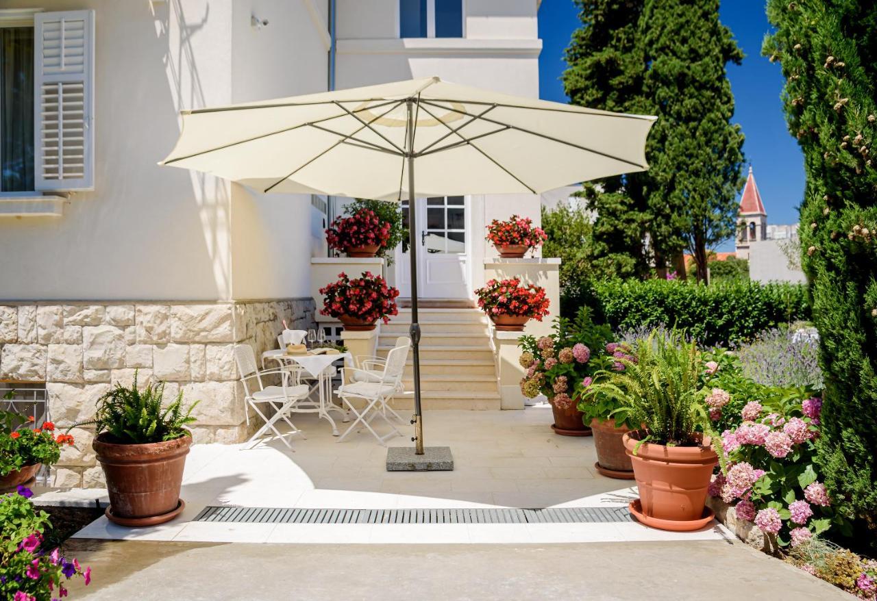 Palace Schoen Milesi - Esense Of Prestige - Private Pool - Free Parking - Old Money Style Luxury Rooms - Walking Distance To The Old Town, The Beach And All Amenities - Buralux Properties Split Exterior photo