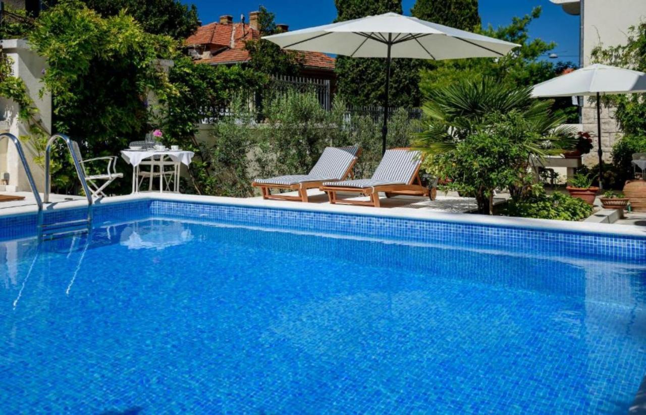 Palace Schoen Milesi - Esense Of Prestige - Private Pool - Free Parking - Old Money Style Luxury Rooms - Walking Distance To The Old Town, The Beach And All Amenities - Buralux Properties Split Exterior photo