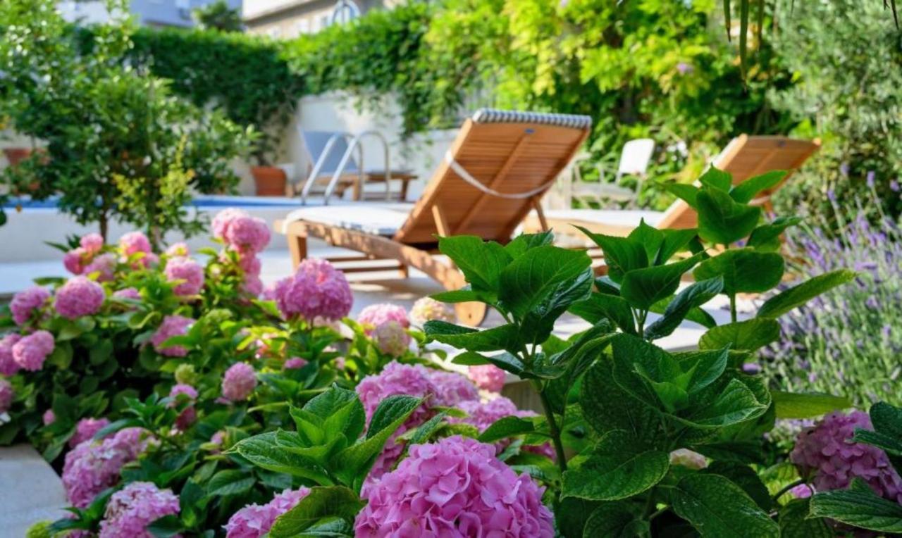 Palace Schoen Milesi - Esense Of Prestige - Private Pool - Free Parking - Old Money Style Luxury Rooms - Walking Distance To The Old Town, The Beach And All Amenities - Buralux Properties Split Exterior photo