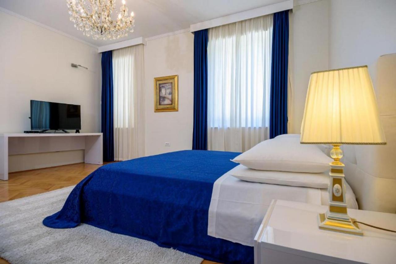 Palace Schoen Milesi - Esense Of Prestige - Private Pool - Free Parking - Old Money Style Luxury Rooms - Walking Distance To The Old Town, The Beach And All Amenities - Buralux Properties Split Exterior photo