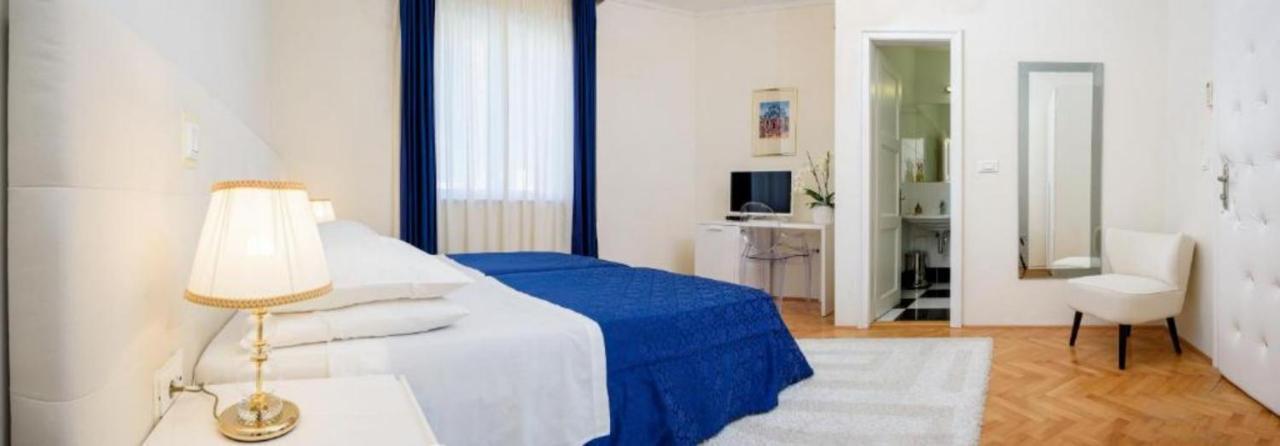Palace Schoen Milesi - Esense Of Prestige - Private Pool - Free Parking - Old Money Style Luxury Rooms - Walking Distance To The Old Town, The Beach And All Amenities - Buralux Properties Split Exterior photo
